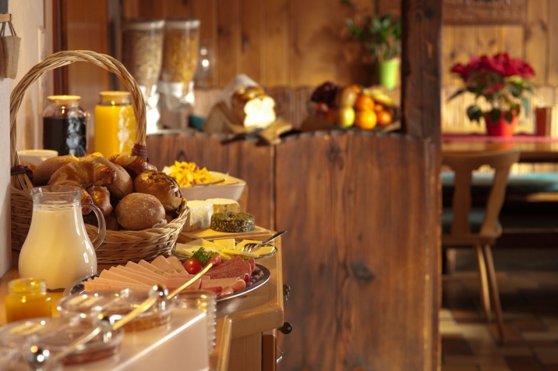 brasserie-CORRENS-min_breakfast_buffet_food_restaurant_meal_hotel_plate_fresh-718745